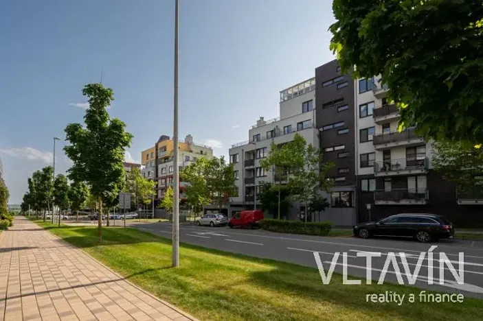 Pronájem garážového stání, Praha - Stodůlky, Laurinova, 18 m2