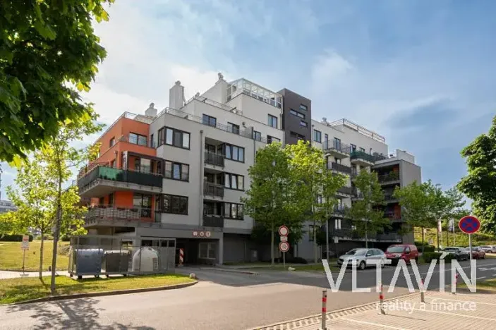 Pronájem garážového stání, Praha - Stodůlky, Laurinova, 18 m2