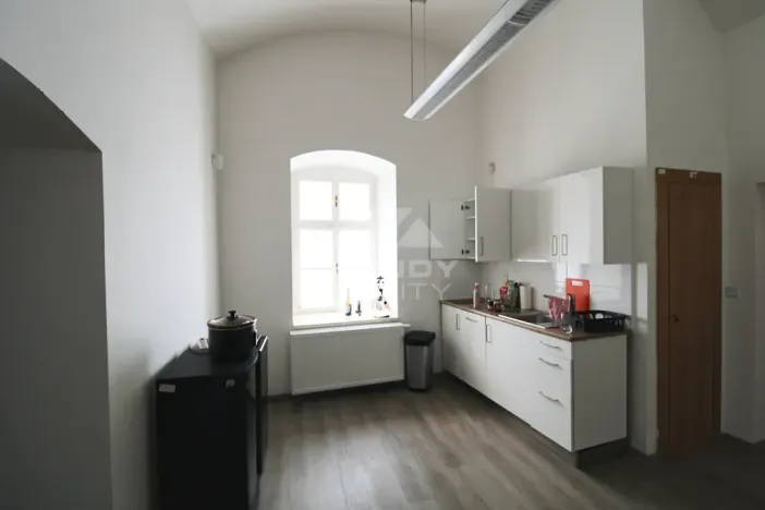 Pronájem obchodního prostoru, Plzeň, náměstí Republiky, 121 m2