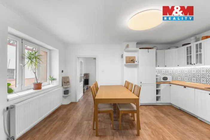 Prodej rodinného domu, Peruc - Černochov, 288 m2