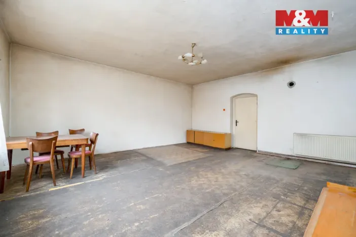 Prodej rodinného domu, Hostomice, Školní náměstí, 150 m2