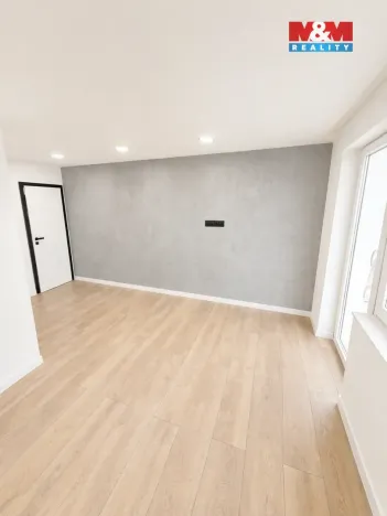 Prodej bytu 3+kk, Dvory, 95 m2