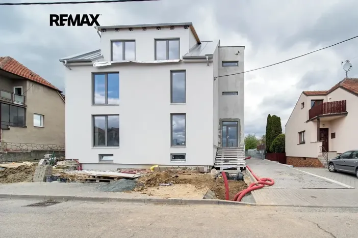 Prodej bytu 3+kk, Moravany, Květná, 79 m2