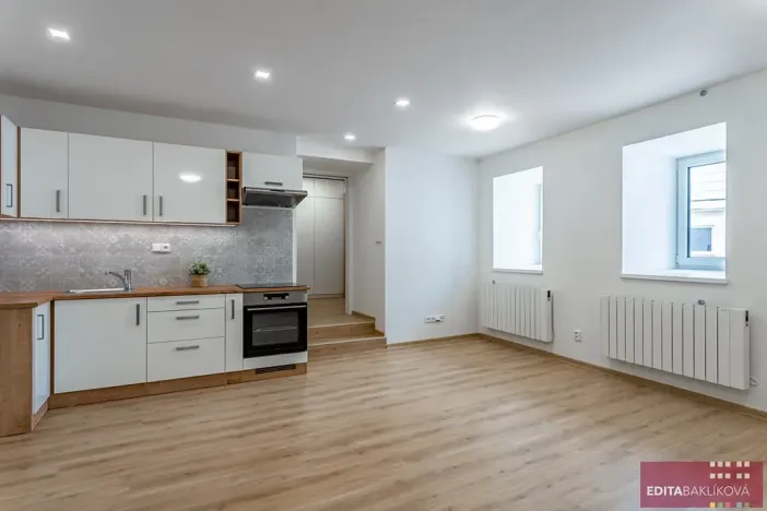 Pronájem bytu 1+kk, Šternberk, Olomoucká, 35 m2