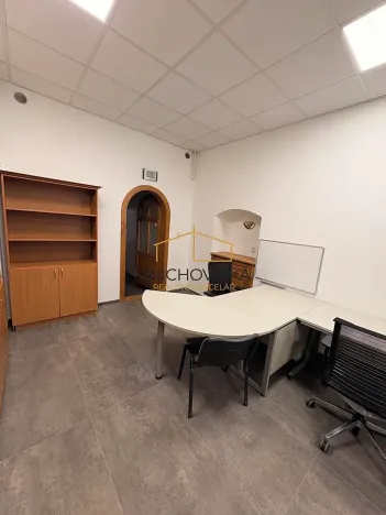Pronájem kanceláře, Žebrák, Náměstí, 68 m2