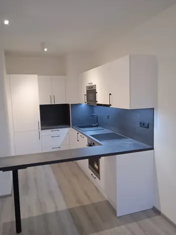Pronájem bytu 2+kk, Praha - Modřany, Komořanská, 50 m2