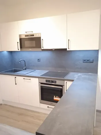 Pronájem bytu 2+kk, Praha - Modřany, Komořanská, 50 m2