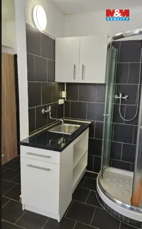 Prodej bytu 1+kk, Komárov, Okružní, 17 m2