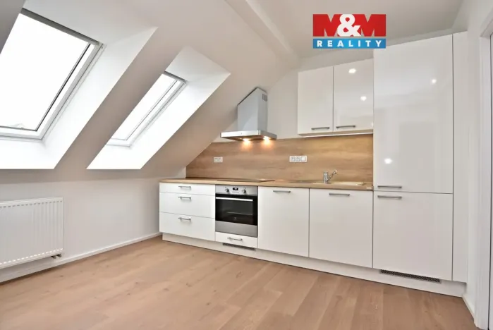 Pronájem bytu 1+kk, Mladá Boleslav, náměstí Republiky, 35 m2