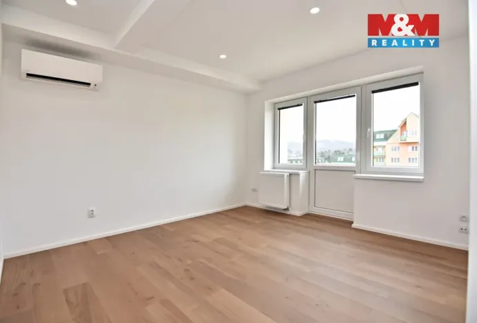 Pronájem bytu 1+kk, Mladá Boleslav, náměstí Republiky, 35 m2