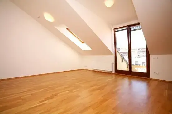 Pronájem kanceláře, Praha - Smíchov, Štefánikova, 168 m2