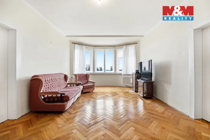 Prodej rodinného domu, Dobrovice, Komenského, 431 m2