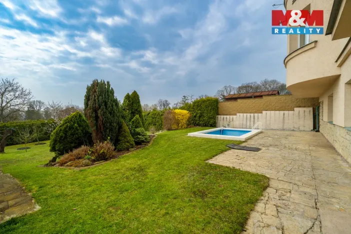 Prodej rodinného domu, Dobrovice, Komenského, 431 m2