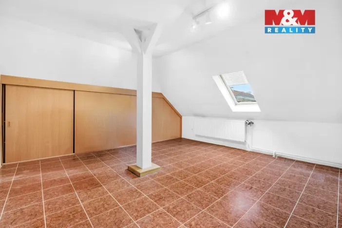 Prodej rodinného domu, Dobrovice, Komenského, 431 m2