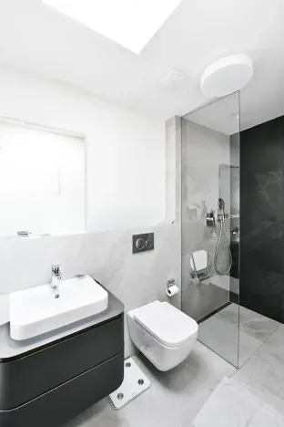 Prodej atypického bytu, Praha, Valentinská, 108 m2