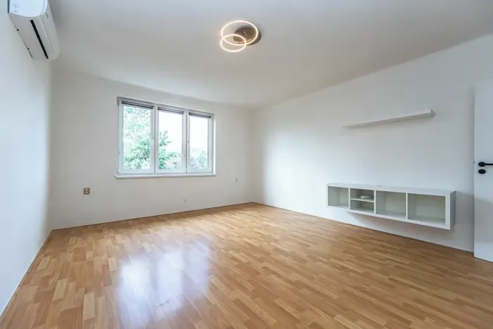 Prodej bytu 3+1, Mořina, 79 m2