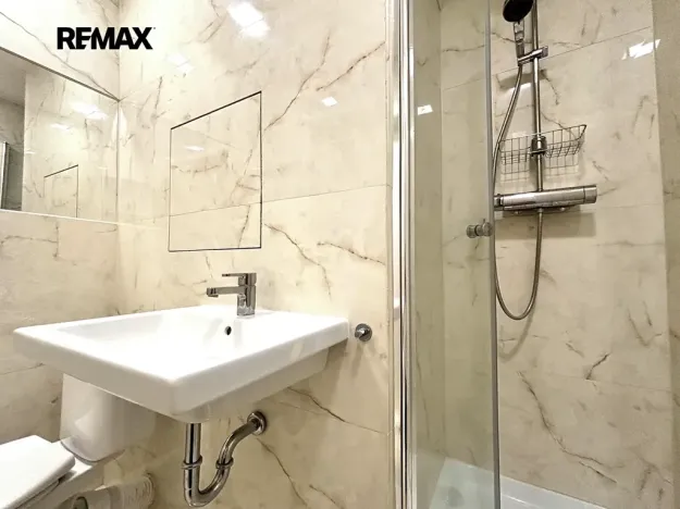 Pronájem bytu 1+kk, Praha - Kobylisy, Kyselova, 26 m2