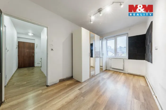 Prodej bytu 3+1, Karlovy Vary - Dvory, Lipová, 62 m2