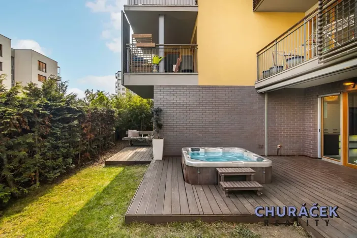 Prodej bytu 3+kk, Praha - Hrdlořezy, V třešňovce, 287 m2