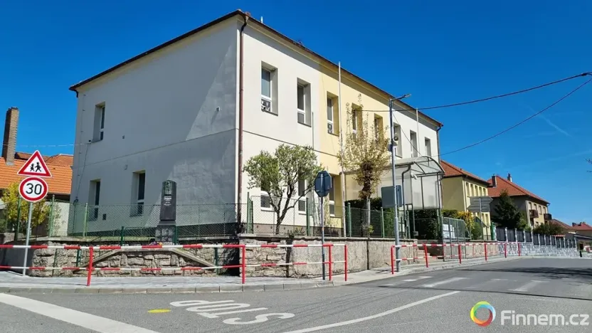 Prodej bytu 2+1, Tmaň, 42 m2