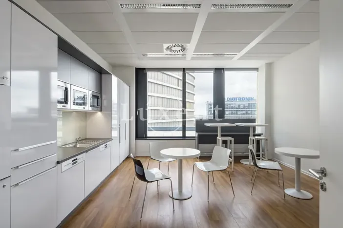 Pronájem kanceláře, Praha - Nusle, Pikrtova, 500 m2