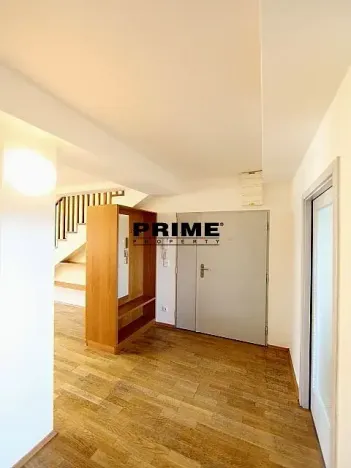 Pronájem kanceláře, Praha - Smíchov, Štefánikova, 147 m2