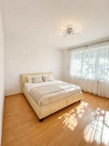 Pronájem vily, Praha - Suchdol, 350 m2