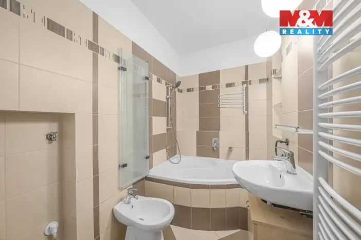 Prodej bytu 3+1, Jaroměř - Pražské Předměstí, Husova, 124 m2