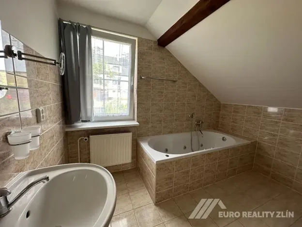 Pronájem rodinného domu, Zádveřice-Raková, 230 m2