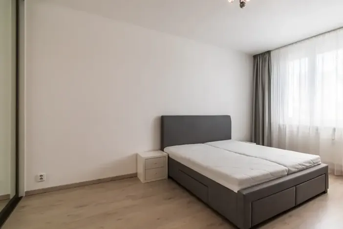 Pronájem bytu 2+kk, Praha - Kamýk, Zárubova, 39 m2