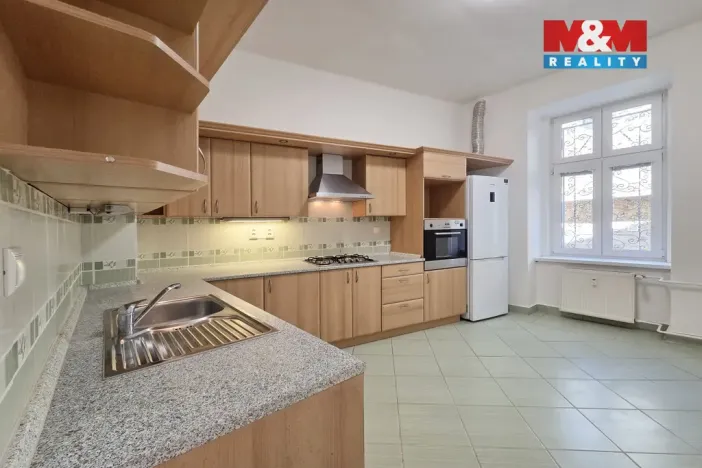 Pronájem bytu 3+1, Karlovy Vary, I. P. Pavlova, 80 m2