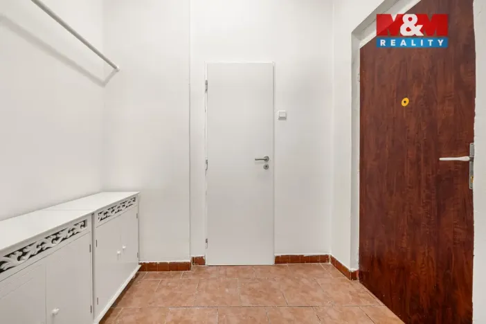 Prodej bytu 3+1, Oloví - Hory, 74 m2