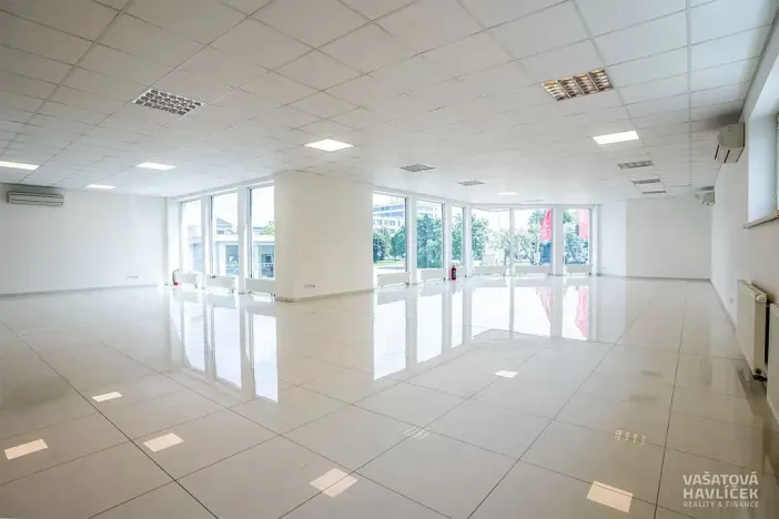 Pronájem obchodního prostoru, Hradec Králové, Víta Nejedlého, 400 m2