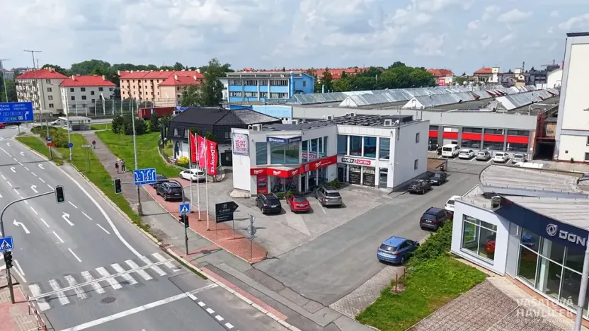 Pronájem obchodního prostoru, Hradec Králové, Víta Nejedlého, 400 m2