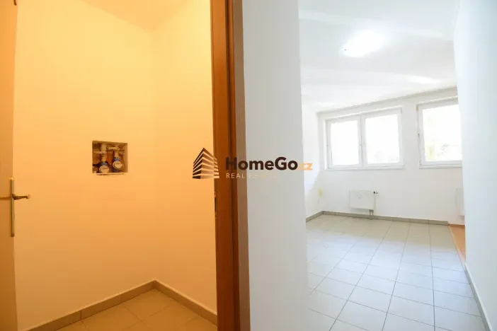 Pronájem bytu 1+kk, Praha - Troja, K Haltýři, 52 m2