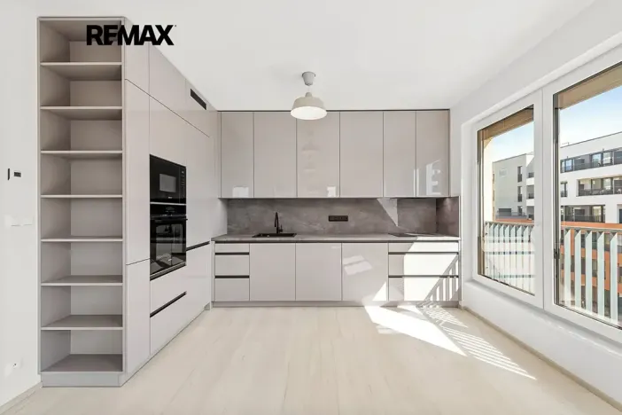 Pronájem bytu 3+kk, Praha - Hloubětín, Poděbradská, 77 m2