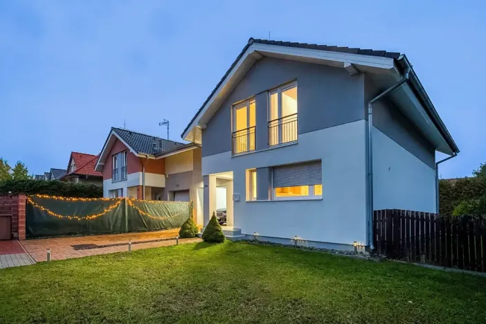 Prodej vily, Bašť, Kostelecká, 145 m2