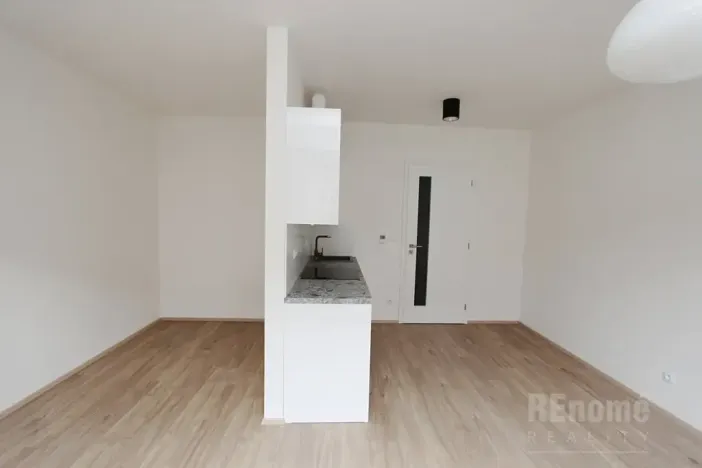 Pronájem bytu 1+kk, Praha - Holešovice, V háji, 34 m2