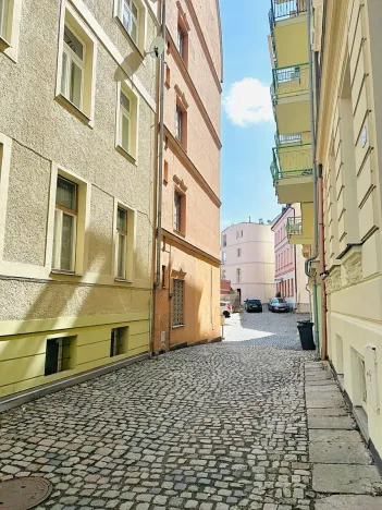 Prodej obchodního prostoru, Karlovy Vary, Zámecký vrch, 111 m2