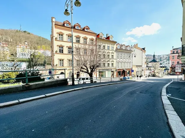Prodej obchodního prostoru, Karlovy Vary, Zámecký vrch, 111 m2
