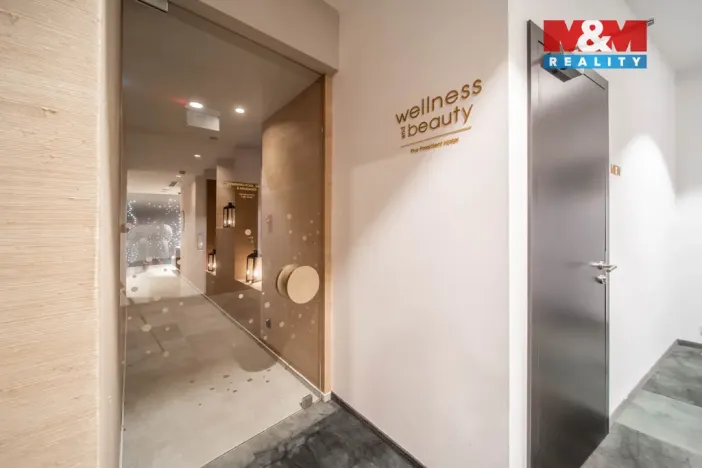 Pronájem obchodního prostoru, Praha - Staré Město, náměstí Curieových, 75 m2