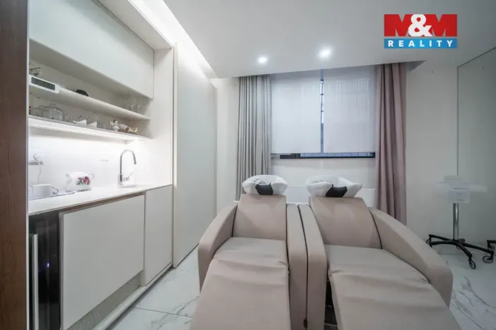 Pronájem obchodního prostoru, Praha - Staré Město, náměstí Curieových, 75 m2