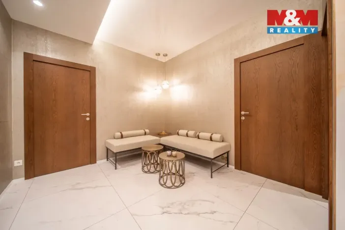 Pronájem obchodního prostoru, Praha - Staré Město, náměstí Curieových, 75 m2