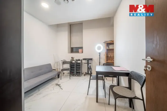 Pronájem obchodního prostoru, Praha - Staré Město, náměstí Curieových, 75 m2