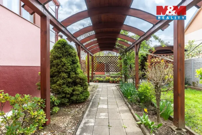 Prodej rodinného domu, Uherské Hradiště, U Stadionu, 300 m2