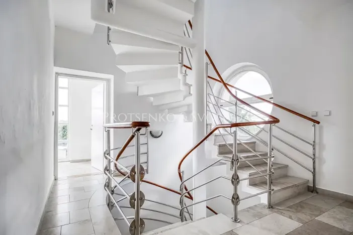 Prodej vily, Křižanov, Benešovo náměstí, 530 m2