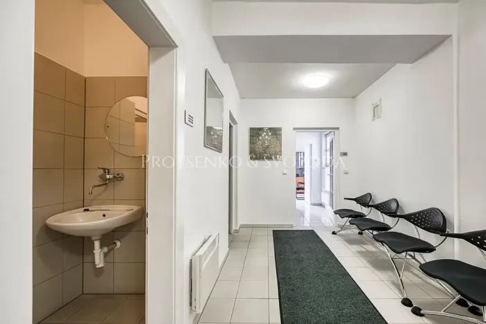 Prodej kanceláře, Křižanov, Benešovo náměstí, 530 m2