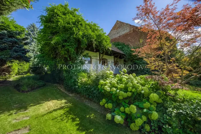 Prodej kanceláře, Křižanov, Benešovo náměstí, 530 m2