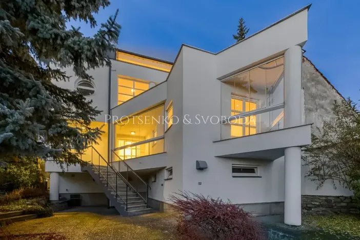 Prodej kanceláře, Křižanov, Benešovo náměstí, 530 m2