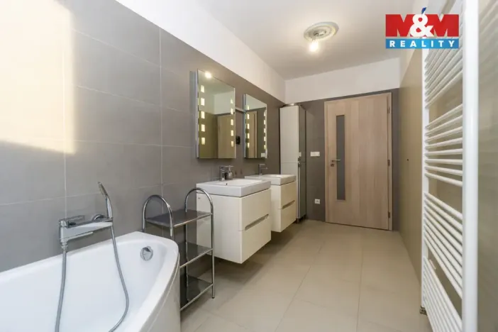 Prodej rodinného domu, Rohovládova Bělá, 287 m2